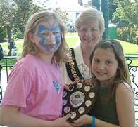 Lord Mayor Freda Salway presents awards to the parade winners